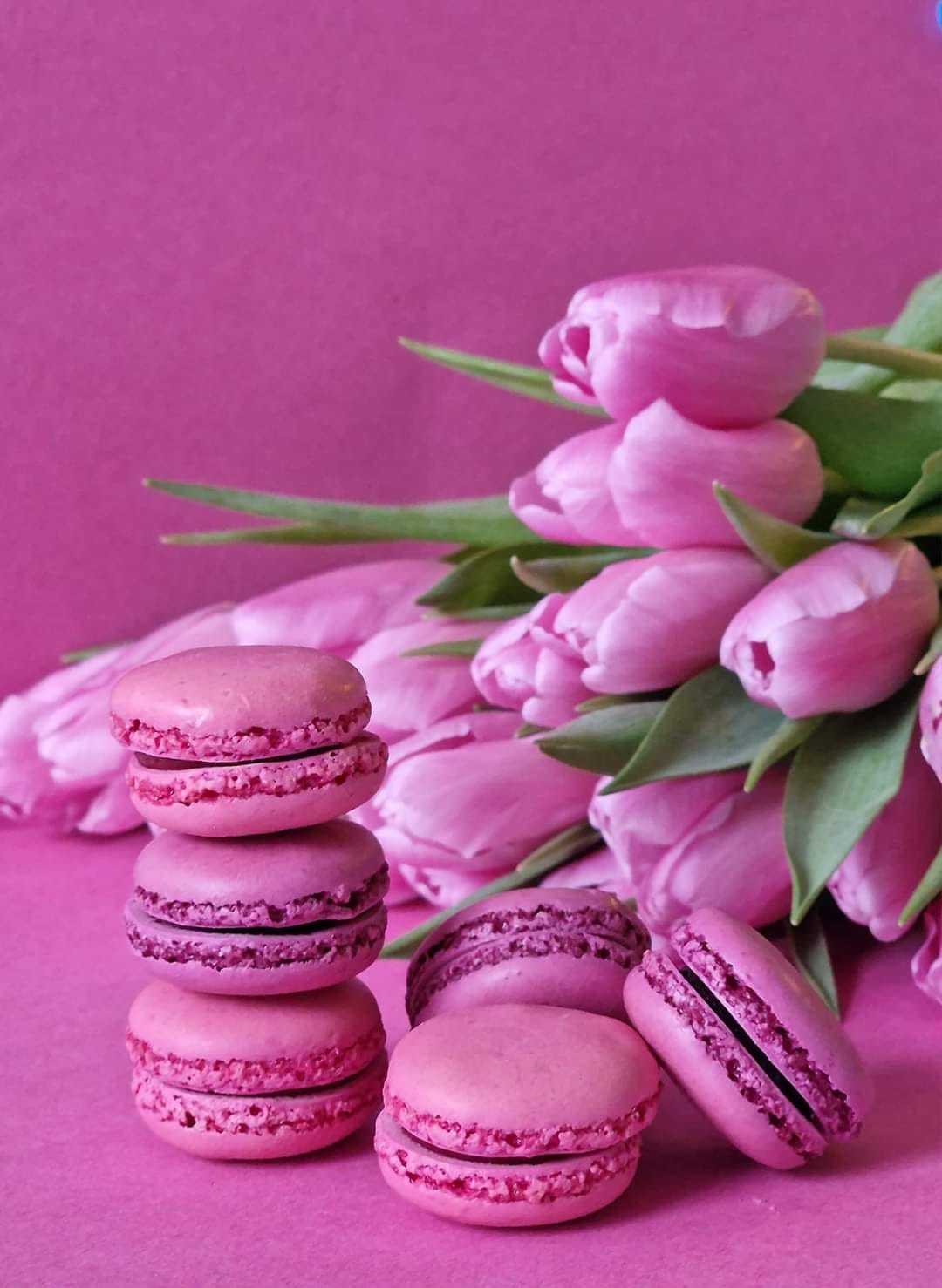 Pink macarrons with flowers